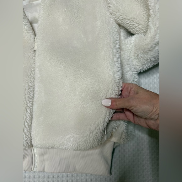 ALO Yoga Foxy Sherpa Jacket Ivory SZ Medium *missing removable hood* - Picture 5 of 9